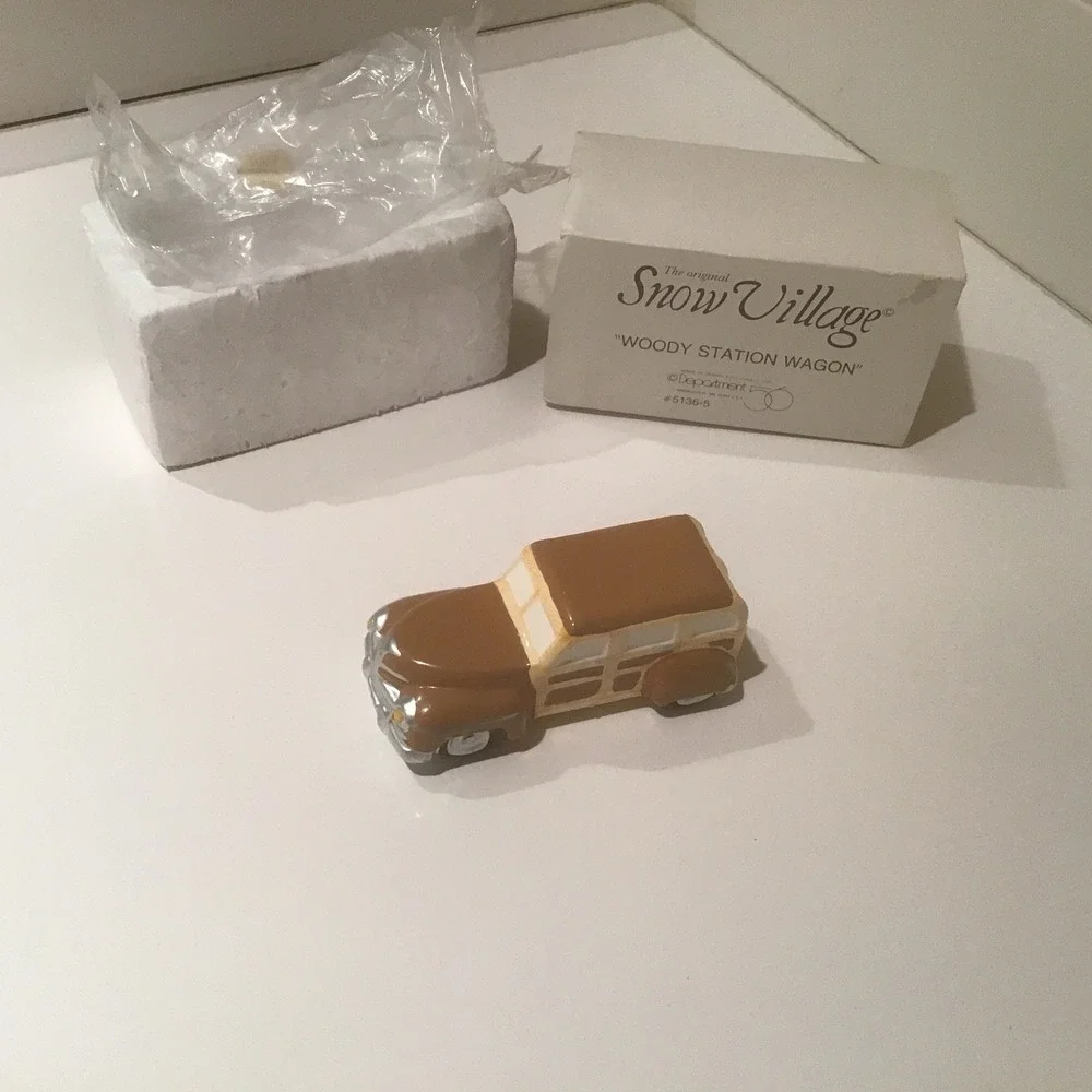 Vintage DEPT 56 Snow Village Woody Station Wagon 5136-5 1988 W/Box